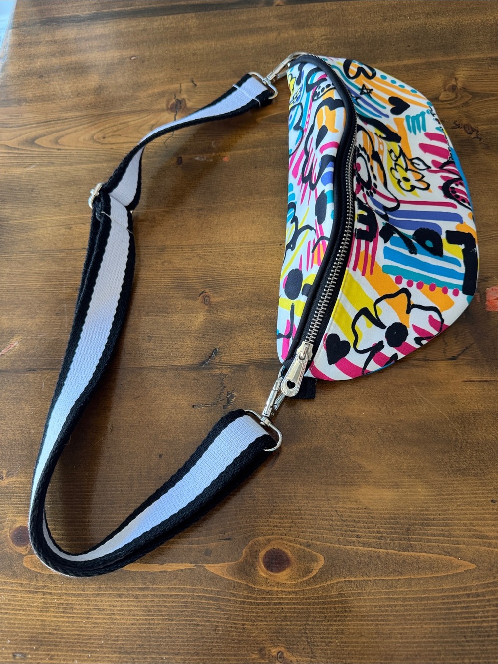 Colorful Graffiti Print Crossbody Brighton LOVE Bag - Picture 4 of 7